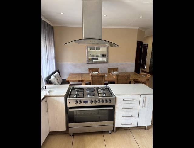 340M² GUESTHOUSE FOR SALE IN RUSTENBURG RURAL